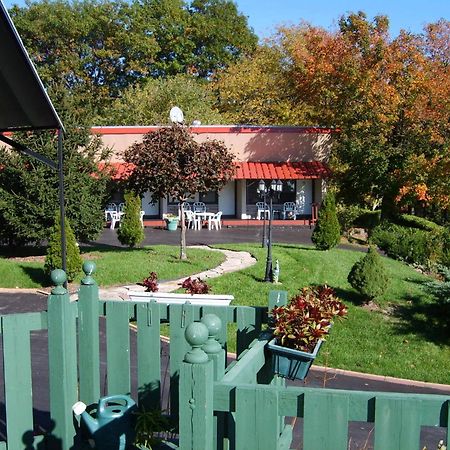 Lansdowne Capricorn Motel Royale 1000 Islands מראה חיצוני תמונה