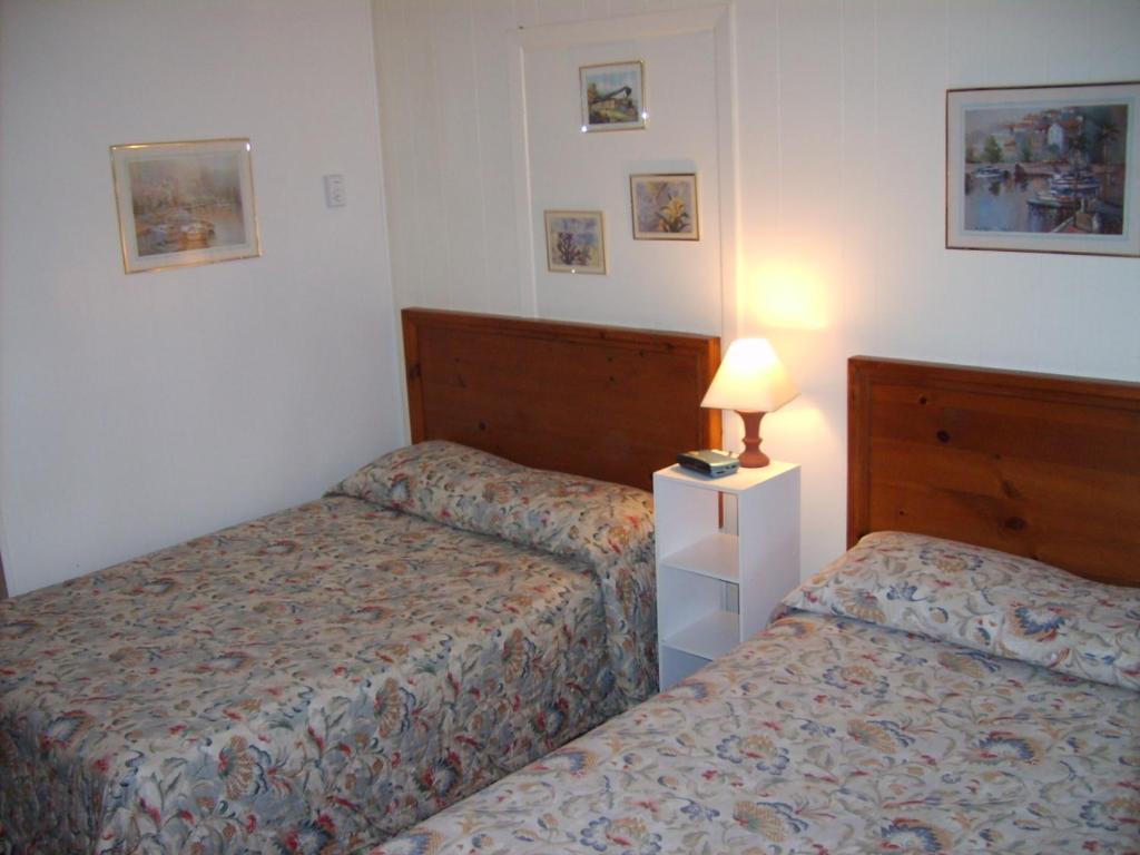 Lansdowne Capricorn Motel Royale 1000 Islands חדר תמונה