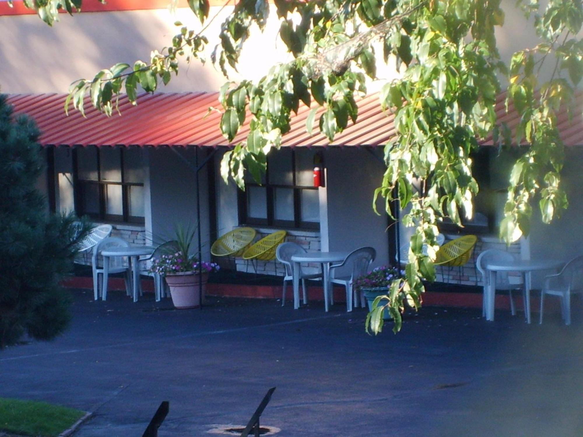 Lansdowne Capricorn Motel Royale 1000 Islands מראה חיצוני תמונה
