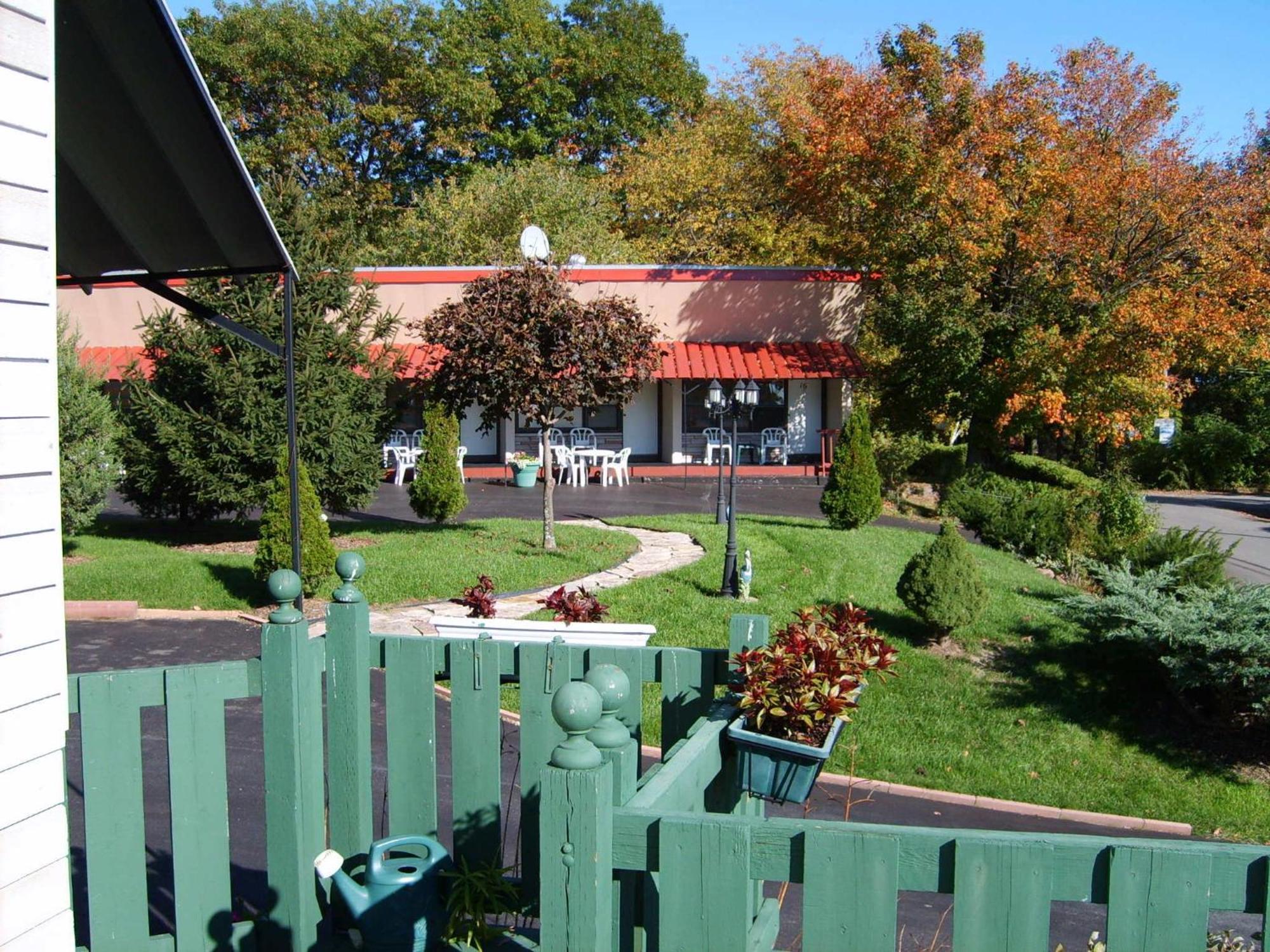 Lansdowne Capricorn Motel Royale 1000 Islands מראה חיצוני תמונה