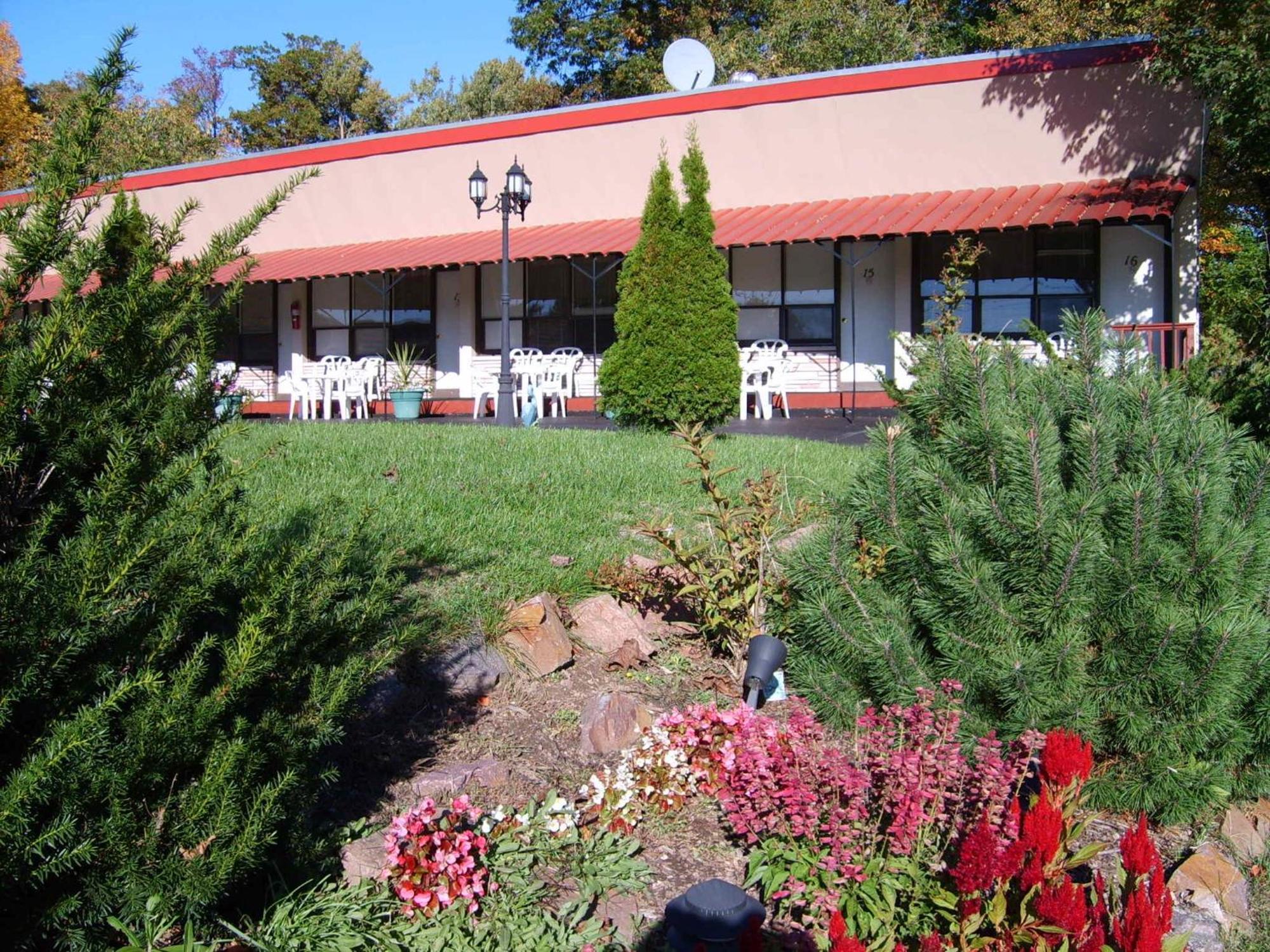Lansdowne Capricorn Motel Royale 1000 Islands מראה חיצוני תמונה