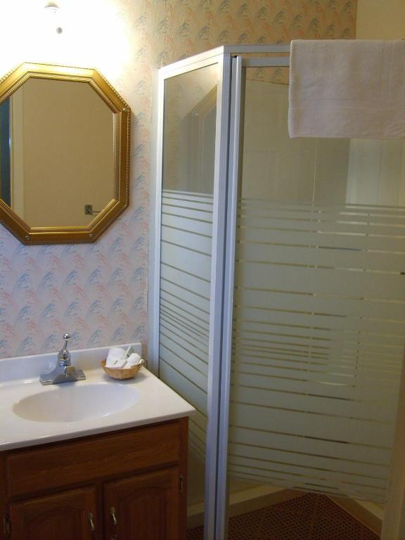 Lansdowne Capricorn Motel Royale 1000 Islands מראה חיצוני תמונה
