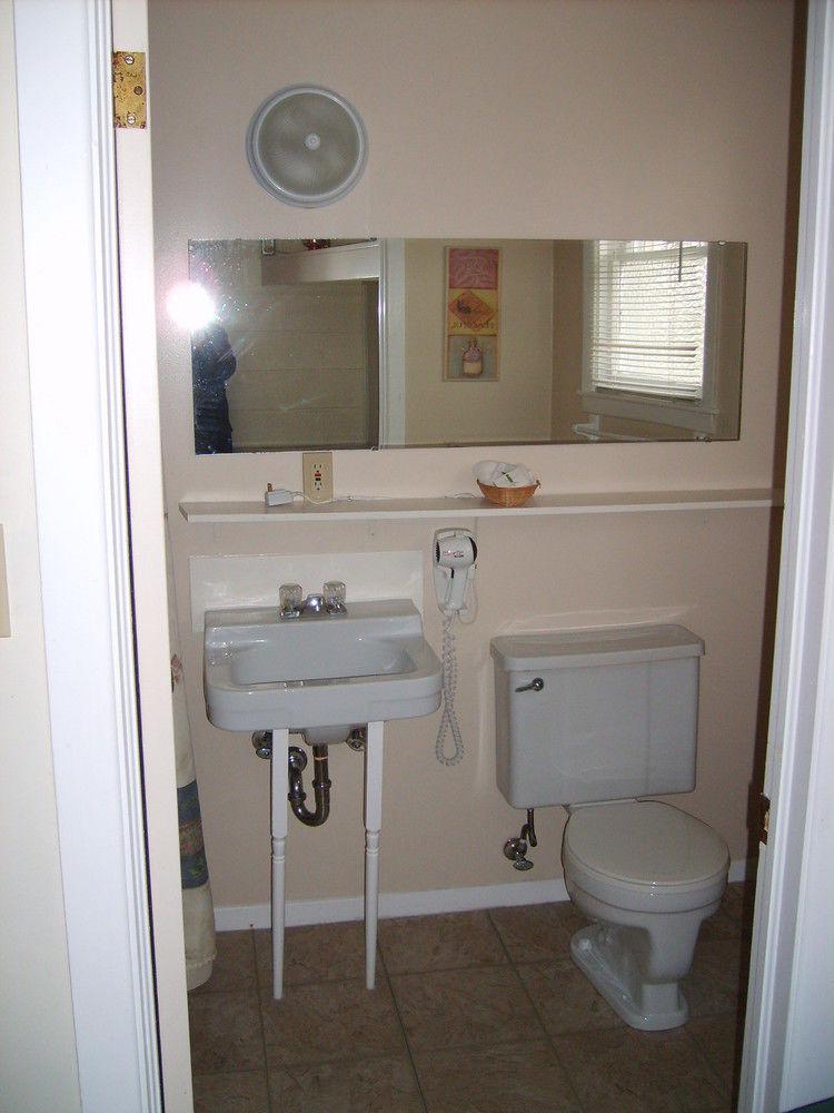 Lansdowne Capricorn Motel Royale 1000 Islands מראה חיצוני תמונה