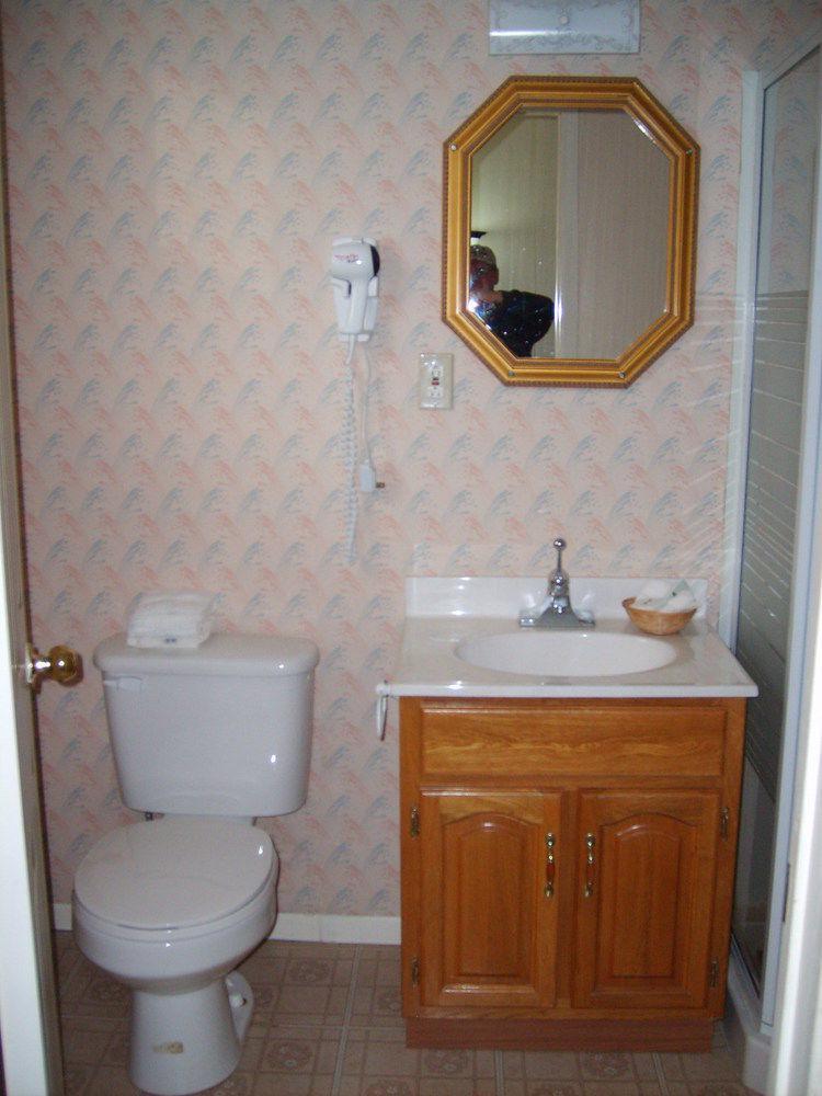 Lansdowne Capricorn Motel Royale 1000 Islands מראה חיצוני תמונה