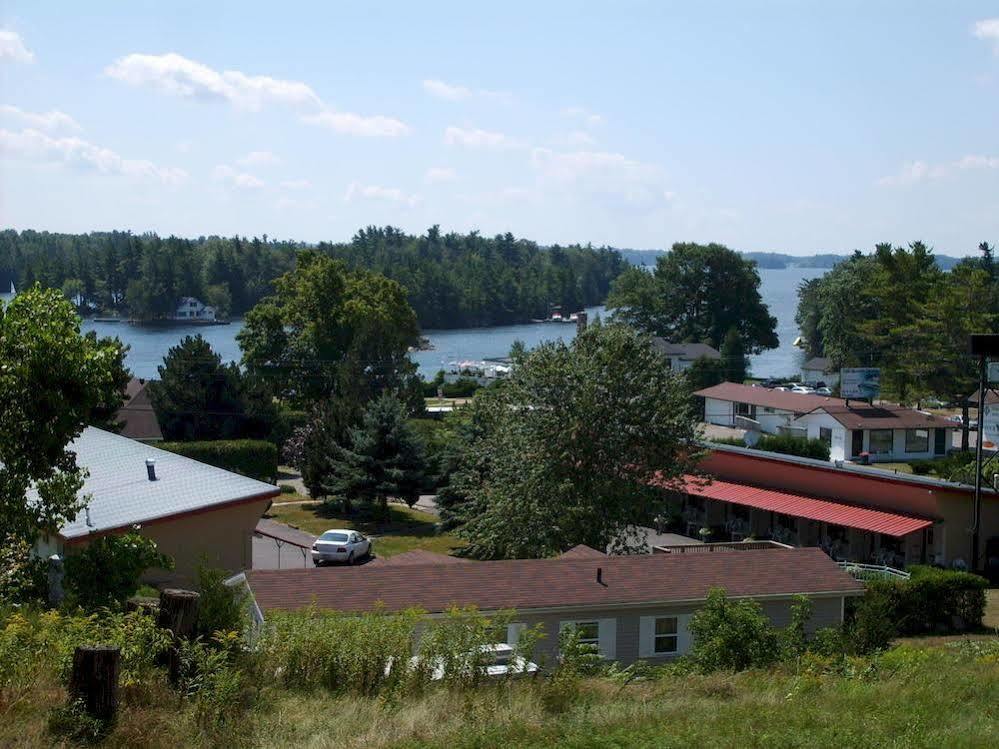 Lansdowne Capricorn Motel Royale 1000 Islands מראה חיצוני תמונה