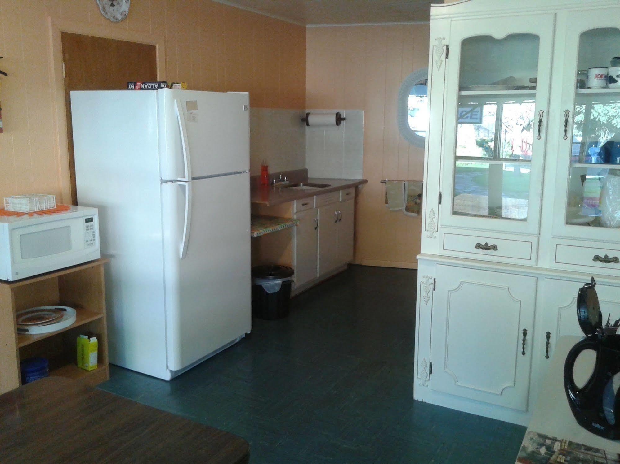 Lansdowne Capricorn Motel Royale 1000 Islands מראה חיצוני תמונה