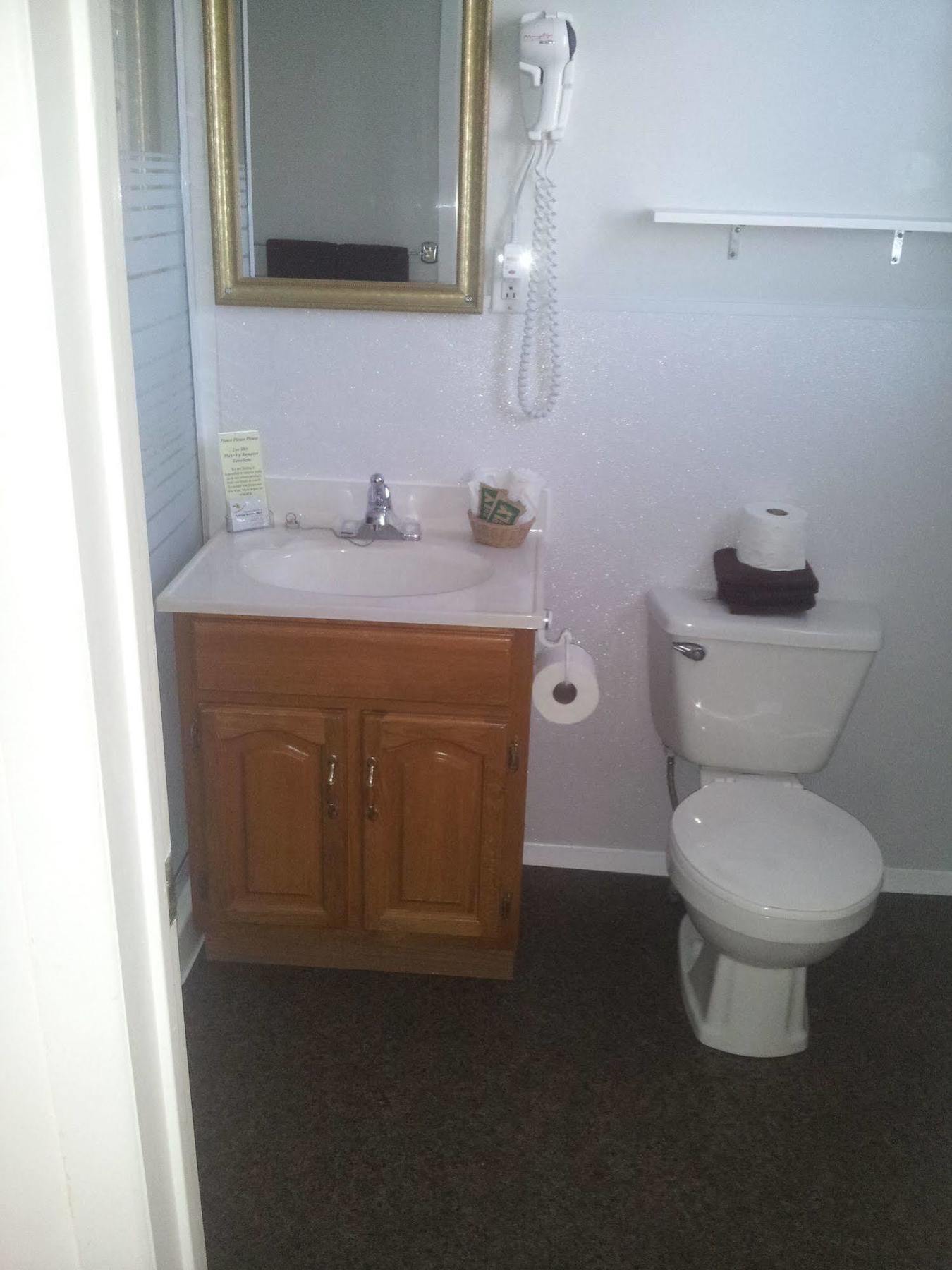 Lansdowne Capricorn Motel Royale 1000 Islands מראה חיצוני תמונה