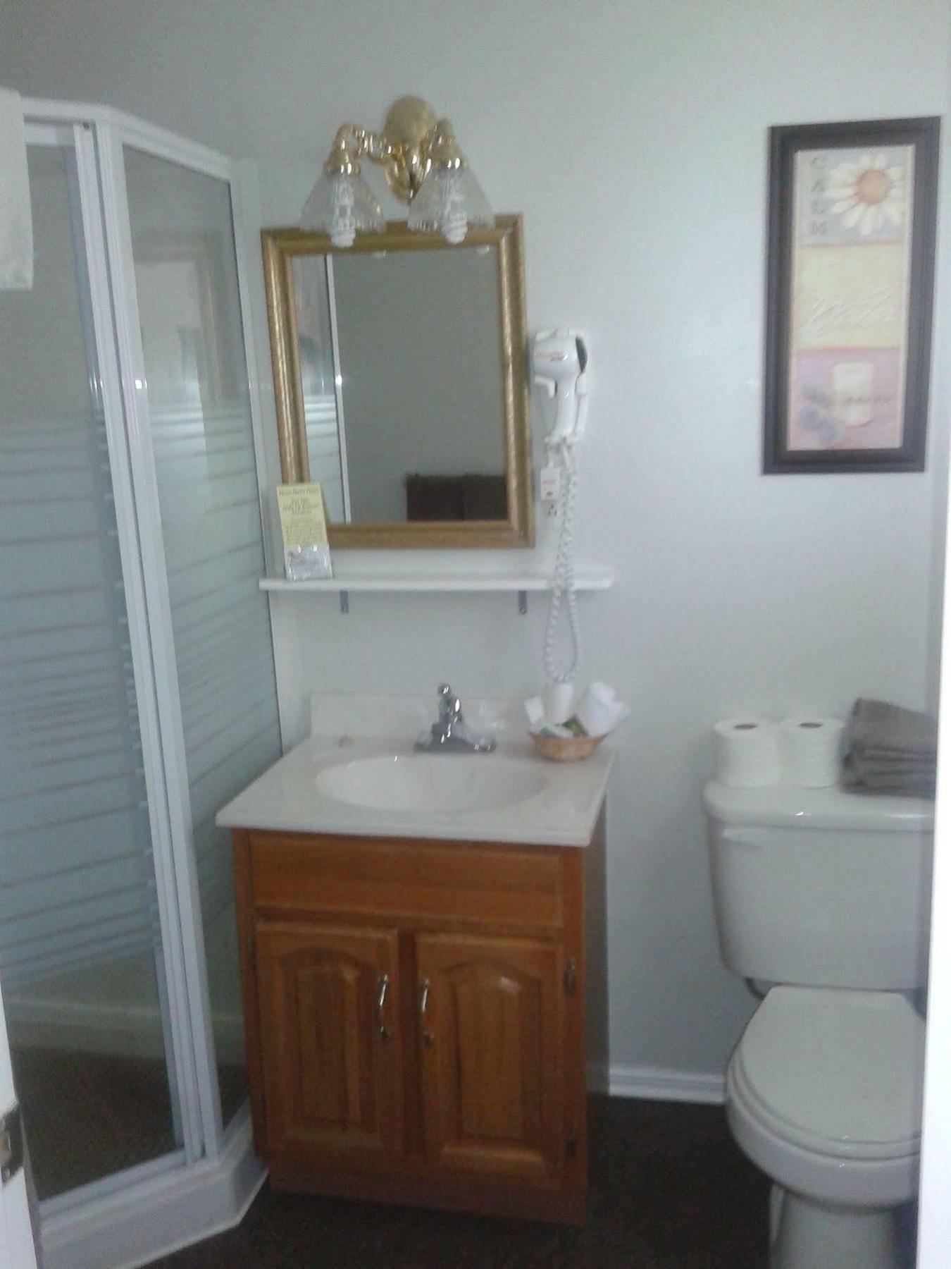 Lansdowne Capricorn Motel Royale 1000 Islands מראה חיצוני תמונה