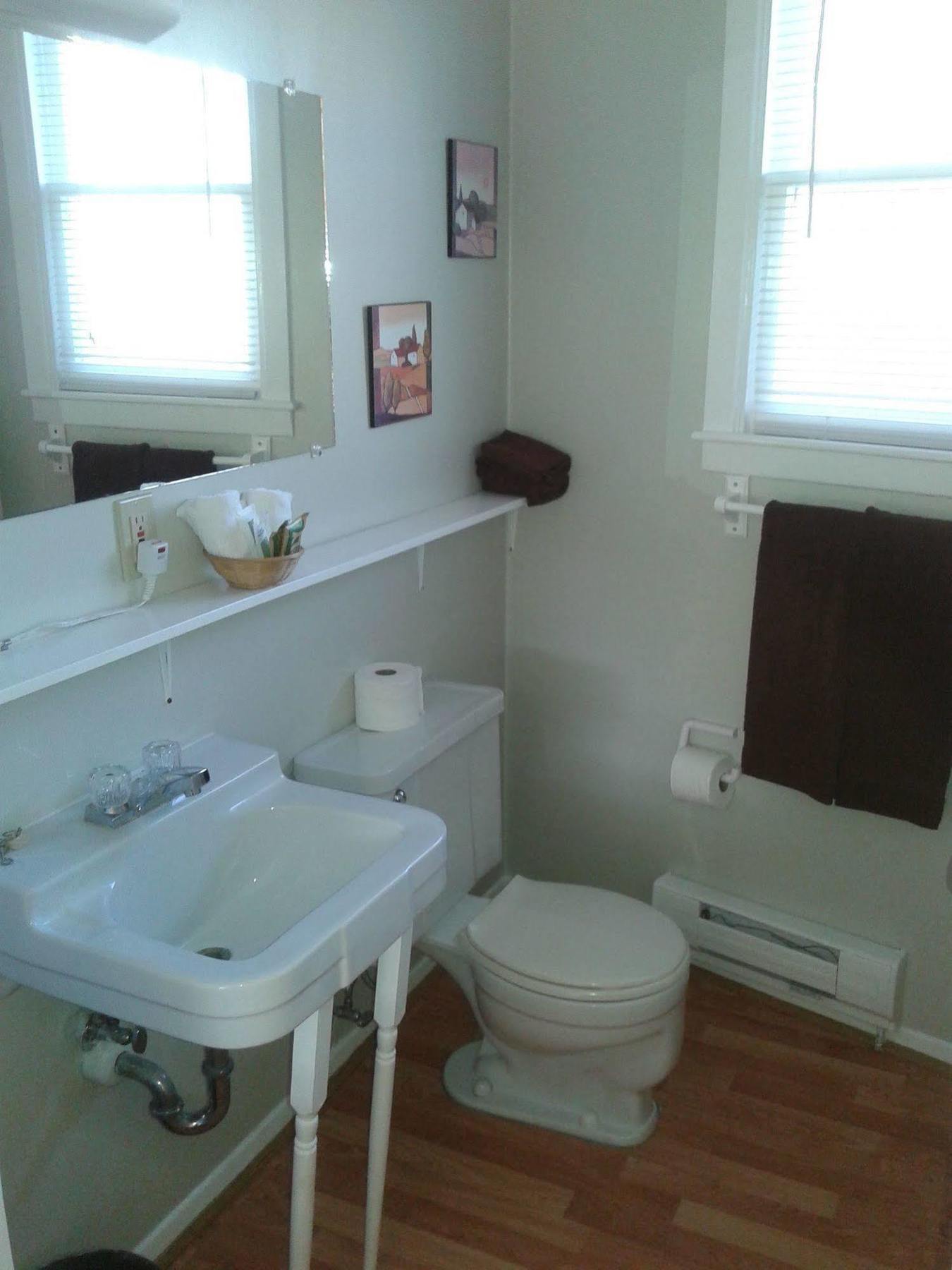 Lansdowne Capricorn Motel Royale 1000 Islands מראה חיצוני תמונה