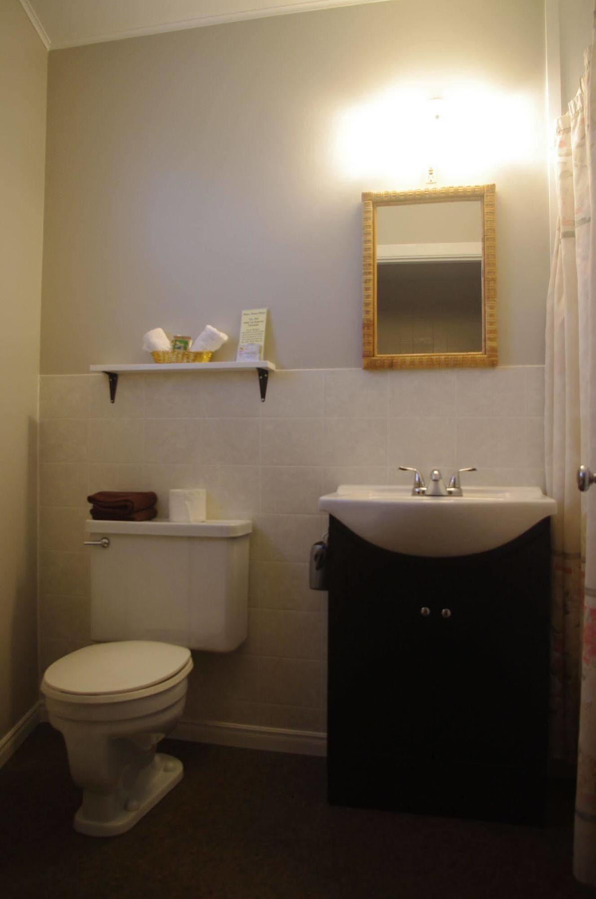 Lansdowne Capricorn Motel Royale 1000 Islands מראה חיצוני תמונה