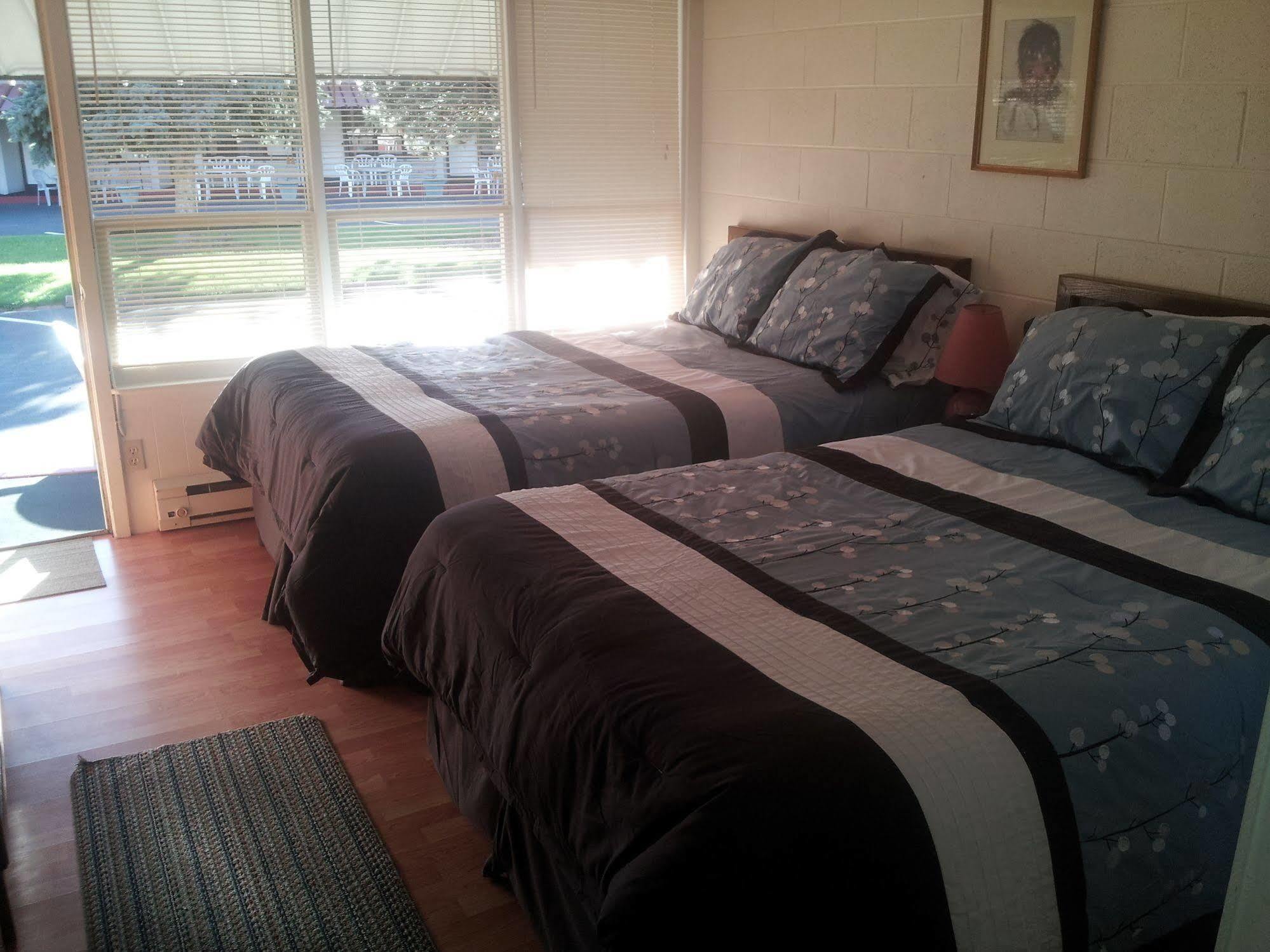 Lansdowne Capricorn Motel Royale 1000 Islands מראה חיצוני תמונה