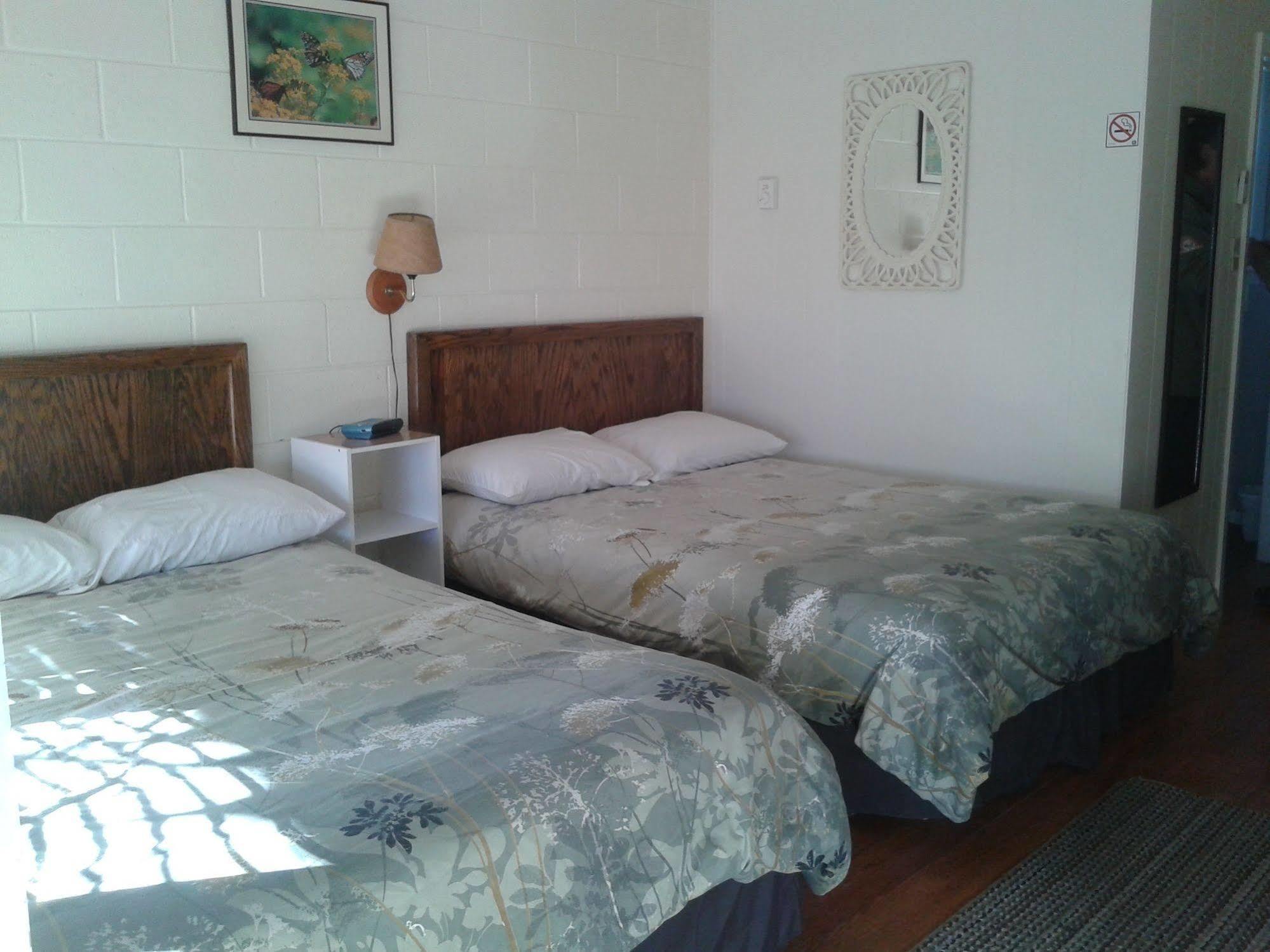 Lansdowne Capricorn Motel Royale 1000 Islands מראה חיצוני תמונה
