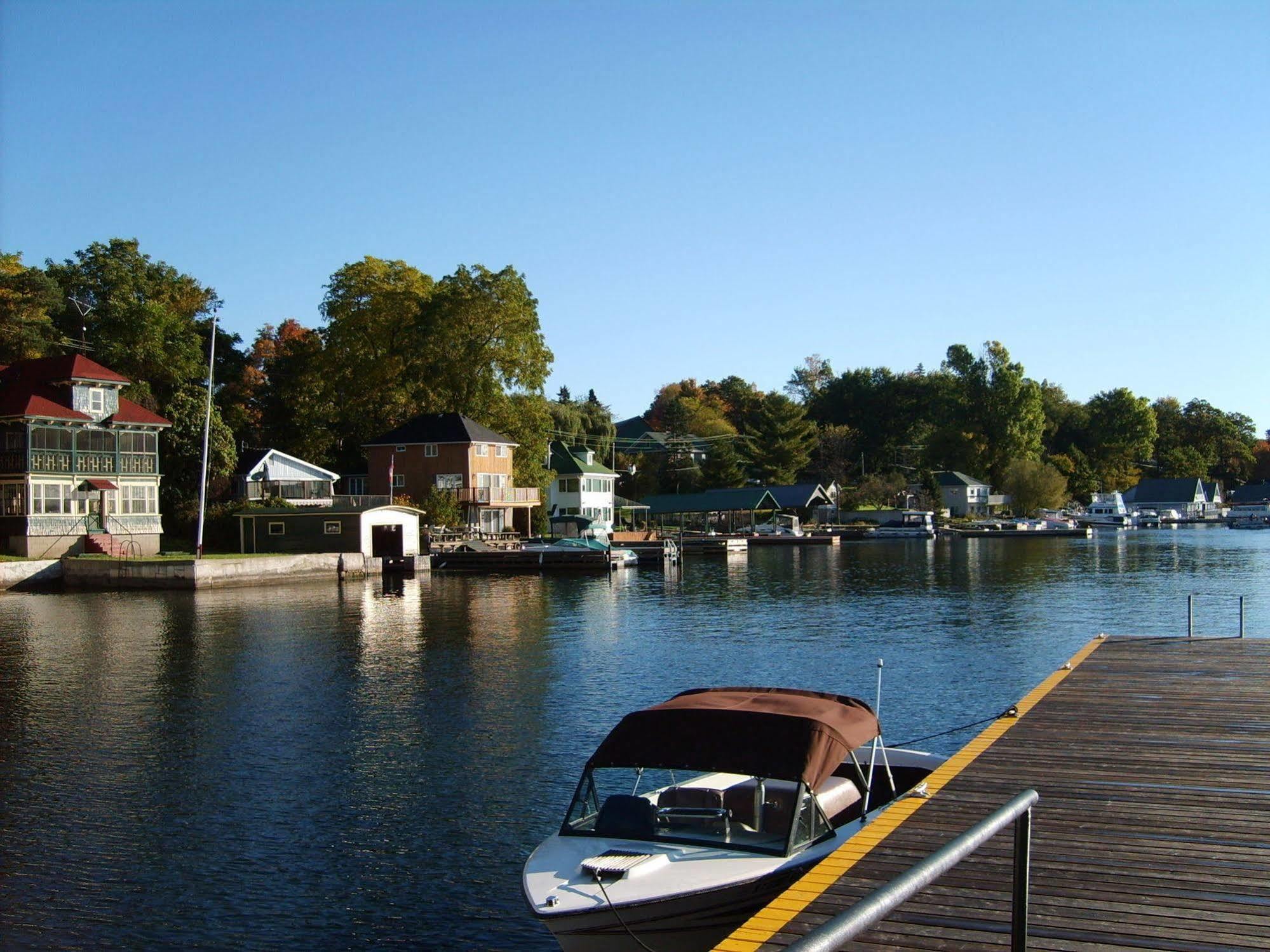 Lansdowne Capricorn Motel Royale 1000 Islands מראה חיצוני תמונה