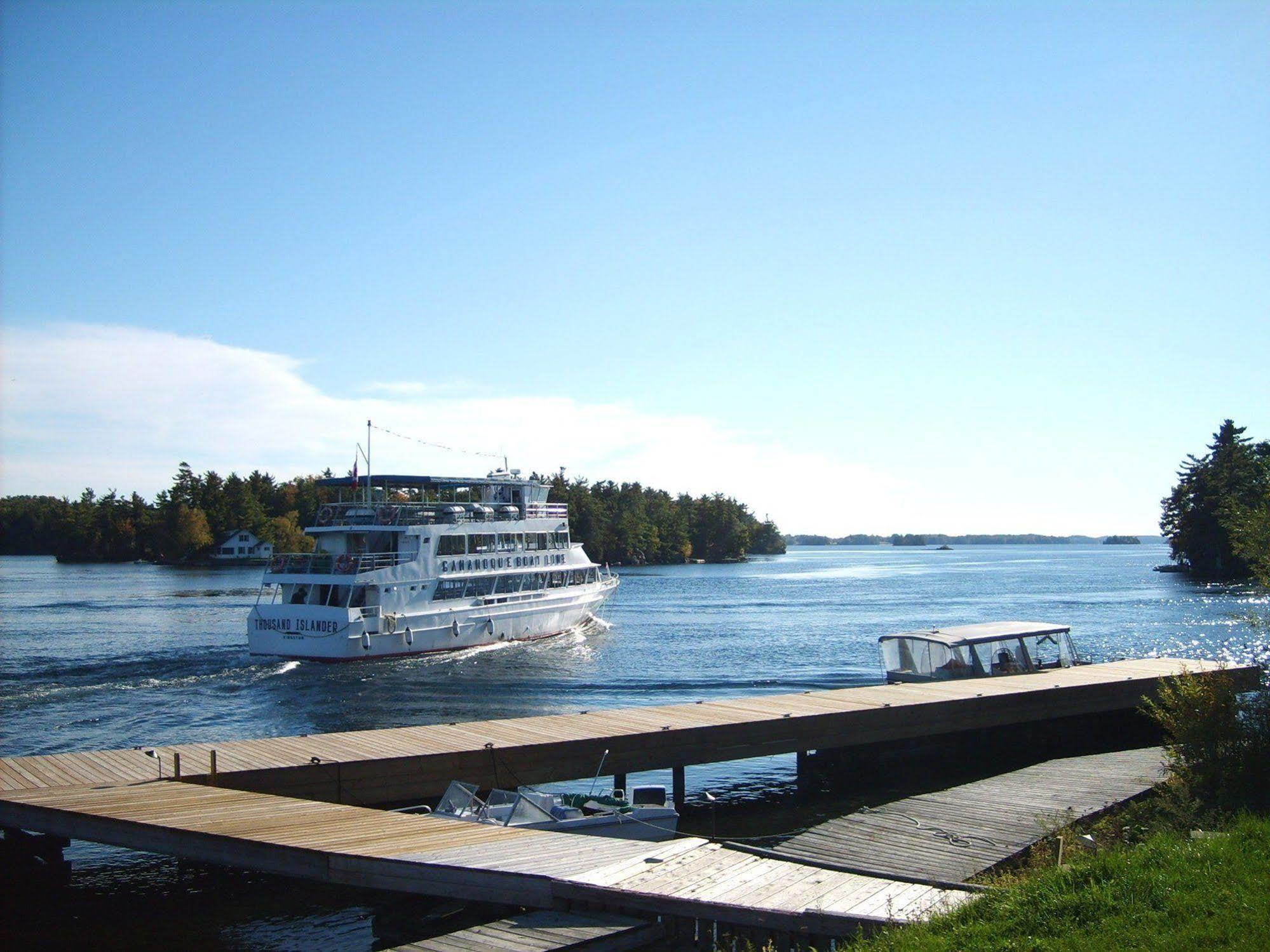 Lansdowne Capricorn Motel Royale 1000 Islands מראה חיצוני תמונה
