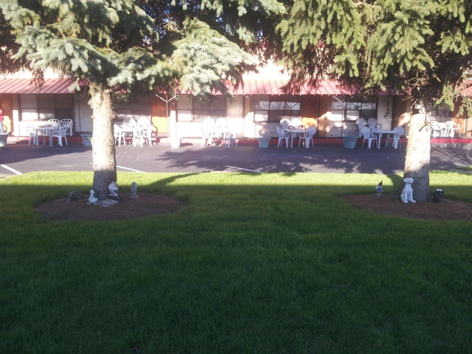 Lansdowne Capricorn Motel Royale 1000 Islands מראה חיצוני תמונה