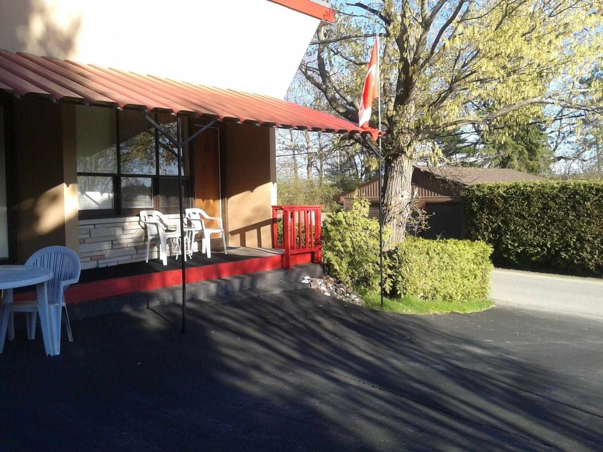 Lansdowne Capricorn Motel Royale 1000 Islands מראה חיצוני תמונה