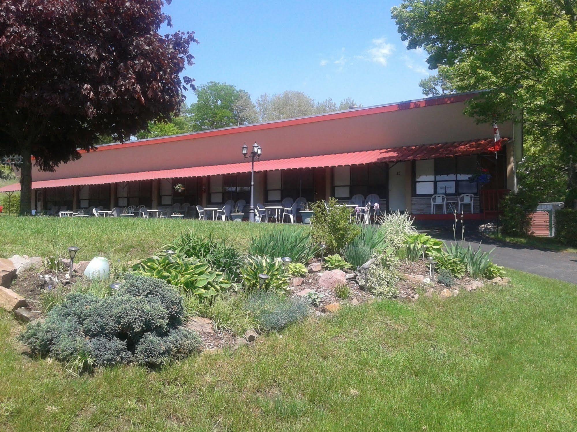 Lansdowne Capricorn Motel Royale 1000 Islands מראה חיצוני תמונה