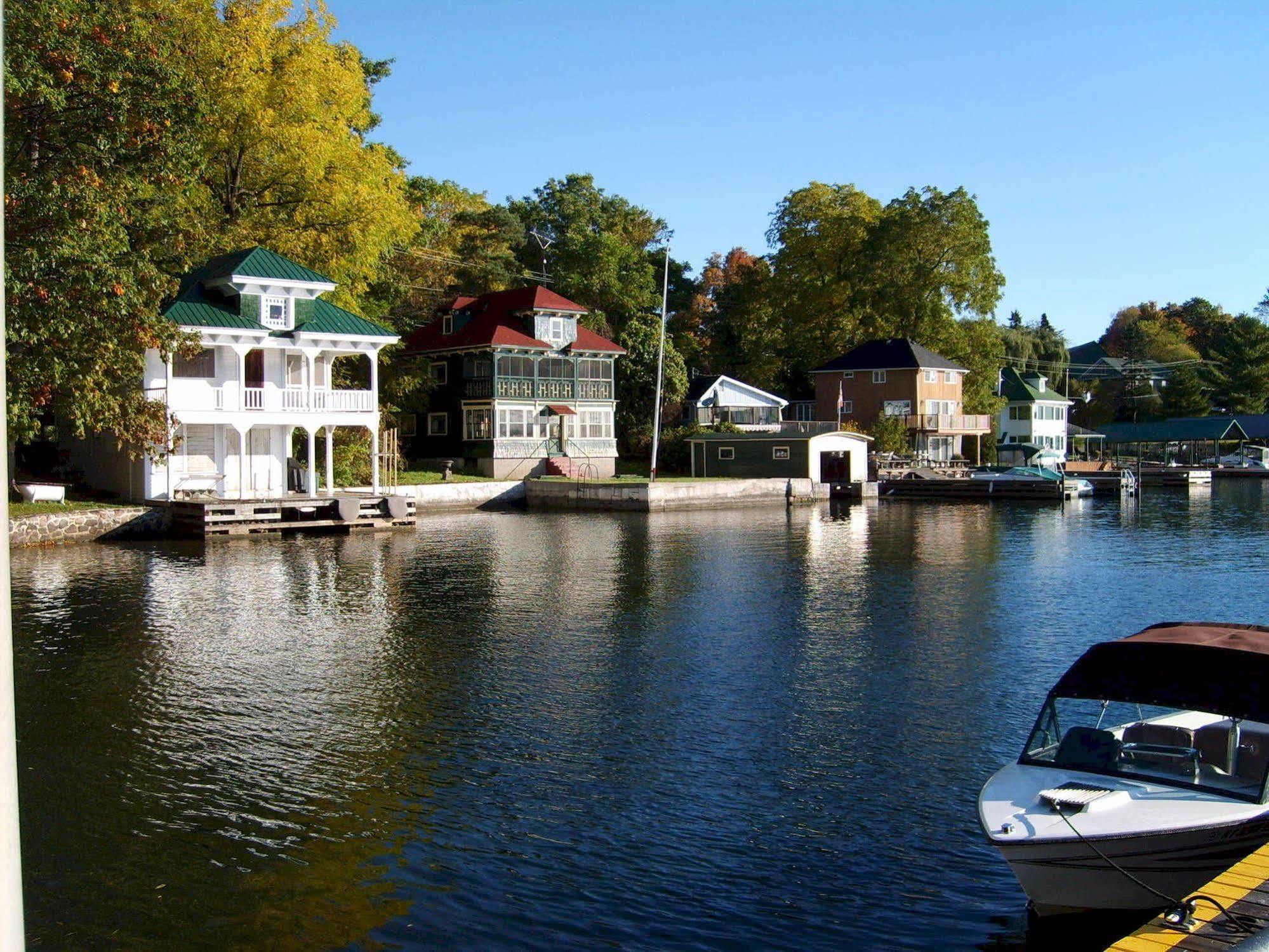 Lansdowne Capricorn Motel Royale 1000 Islands מראה חיצוני תמונה
